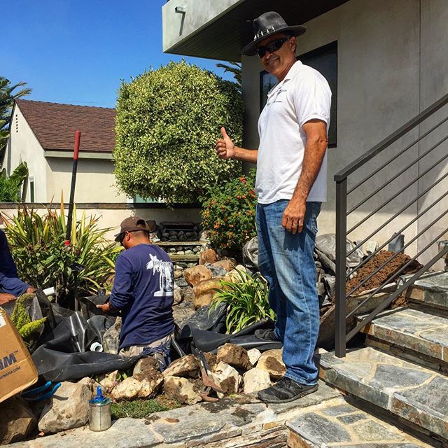 Visiting a landscape rescue with Mike Garcia, Master Pond Builder here in the South Bay @enviroscapela ... Lesson from Mike: Build it right the first time - use quality materials 👍 #waterfeature #usepromaterialsonly #Hermosabeach #Manhattanbeach #ga