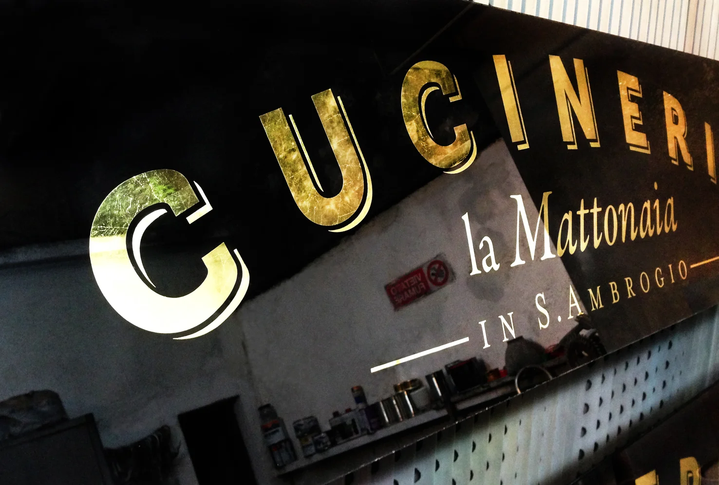 insegna luminosa oro zecchino.JPG