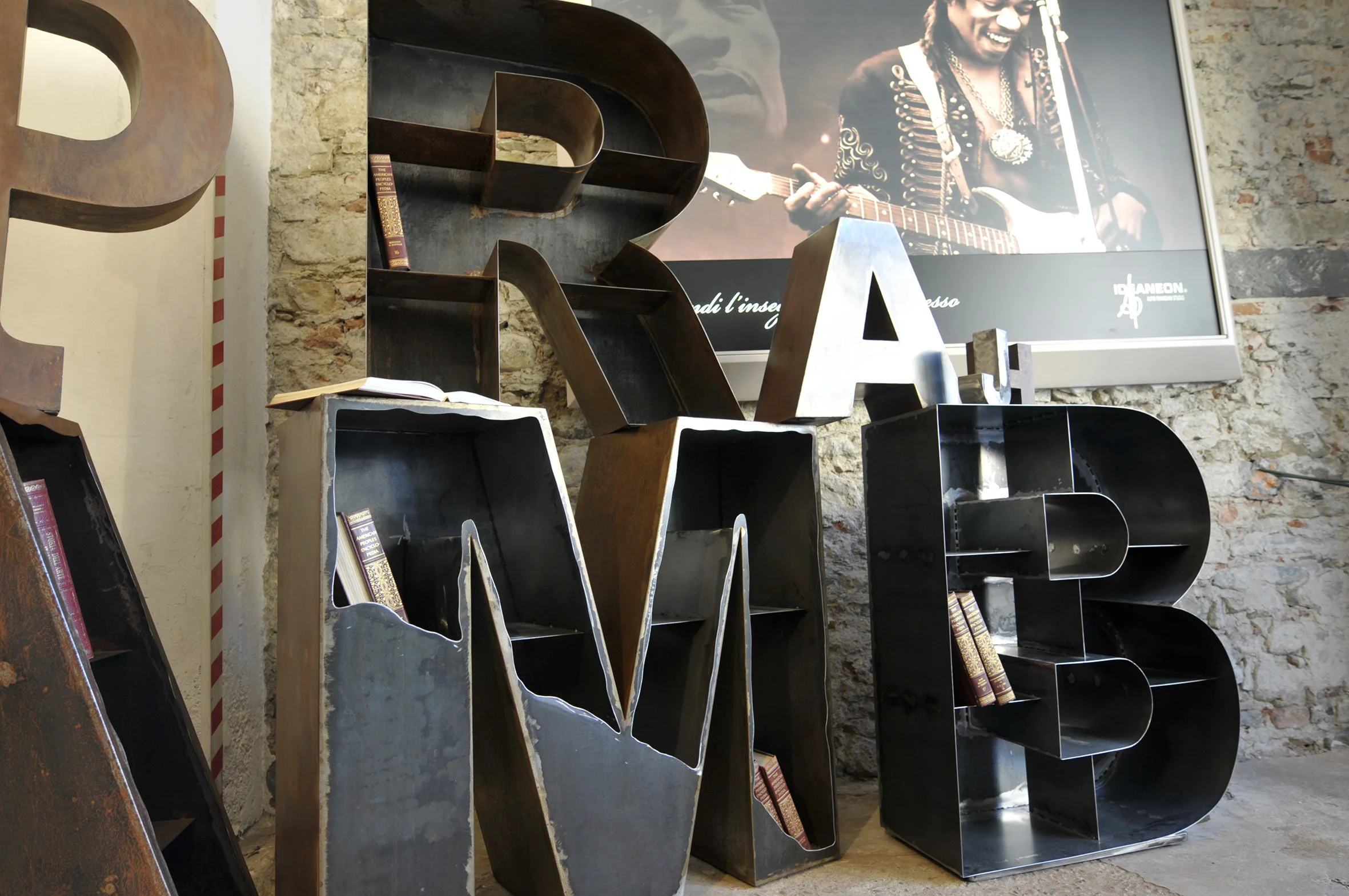 lettere design ferro.jpg