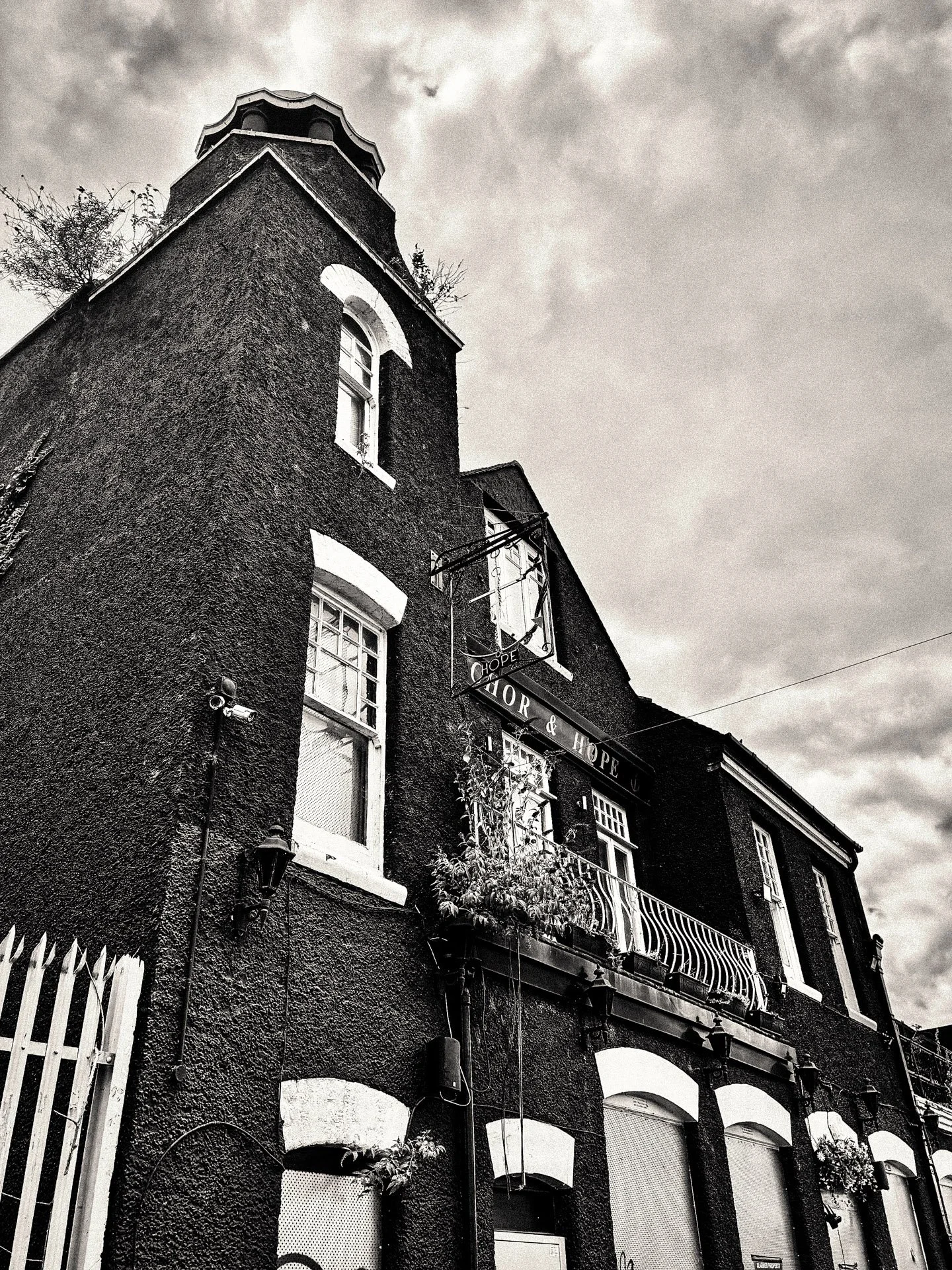 Another Thameside boozer gone