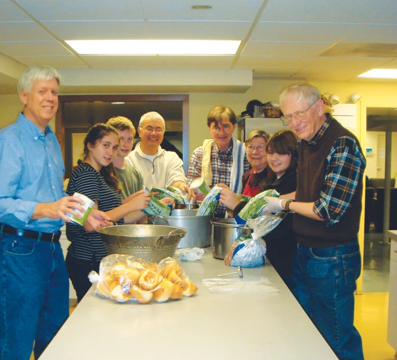 ShelterMealGroup_11_6_10_b.jpg