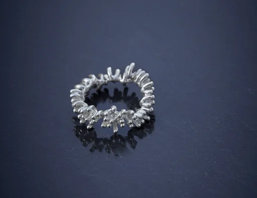 Alliance ring fra The Coral collection – Sterling sølv Photo: Camilla Hey