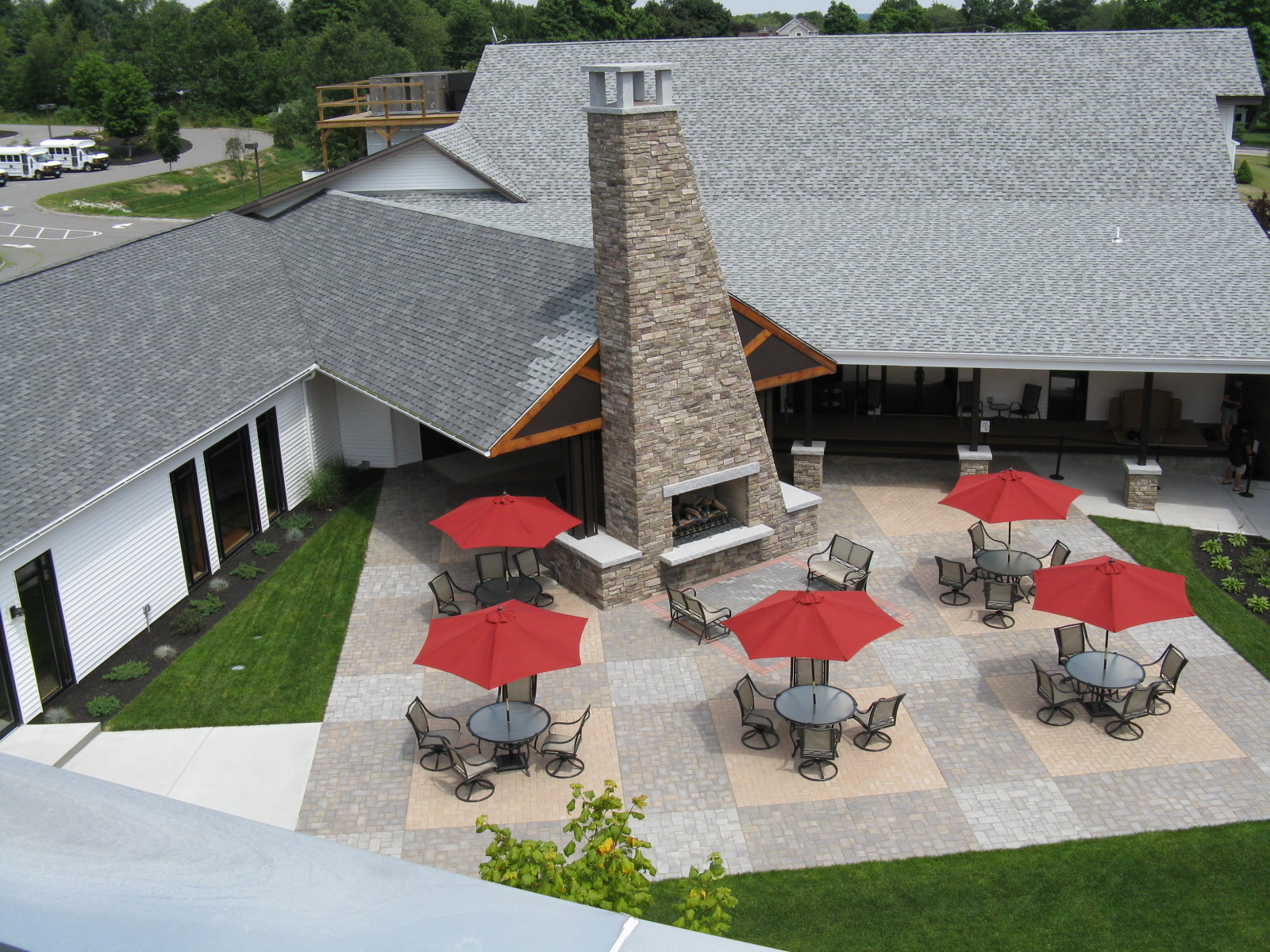 Hollis, NH landcaping with top landscape design and paver patio