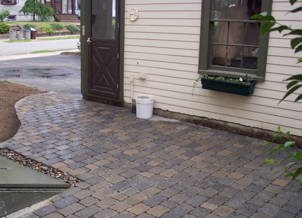 Laconia, NH leading landscaper for paver patio