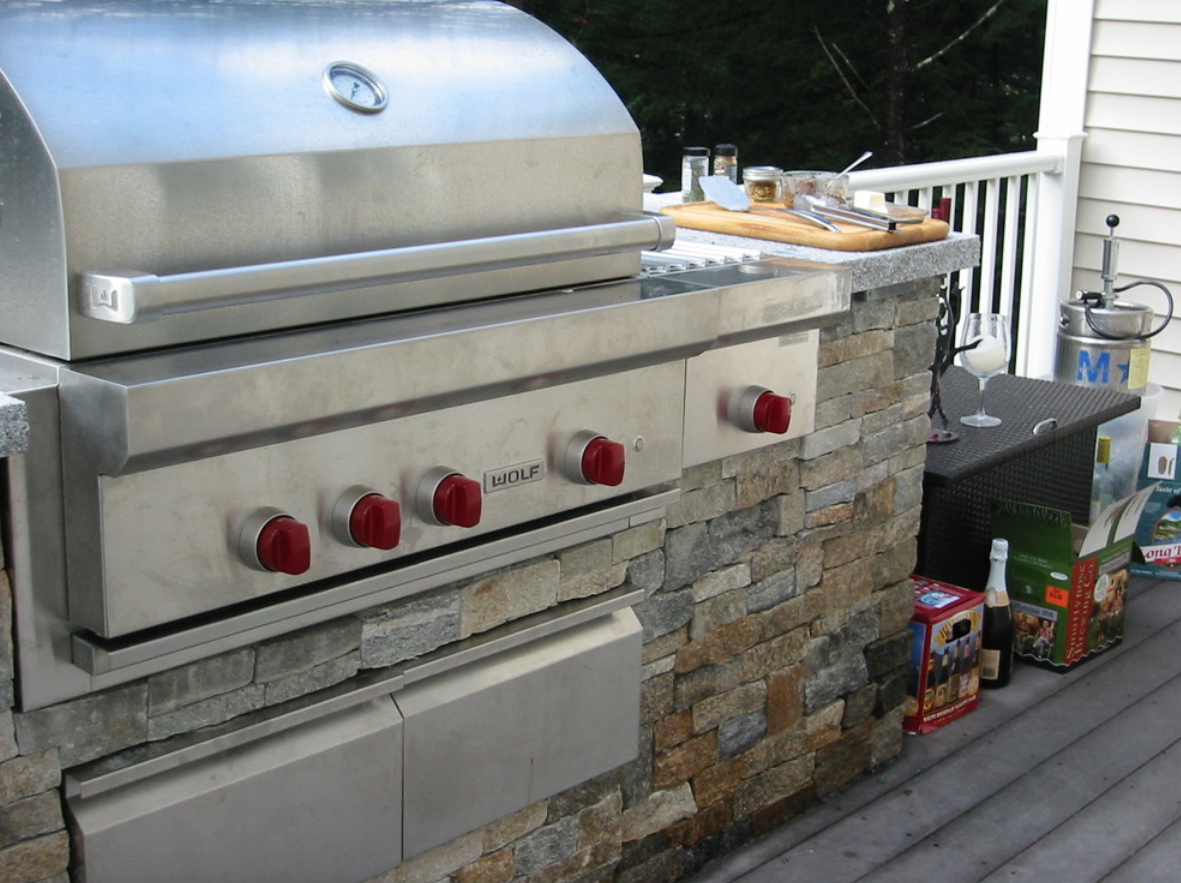 Milford, NH top landscaper for outdoor kitchen
