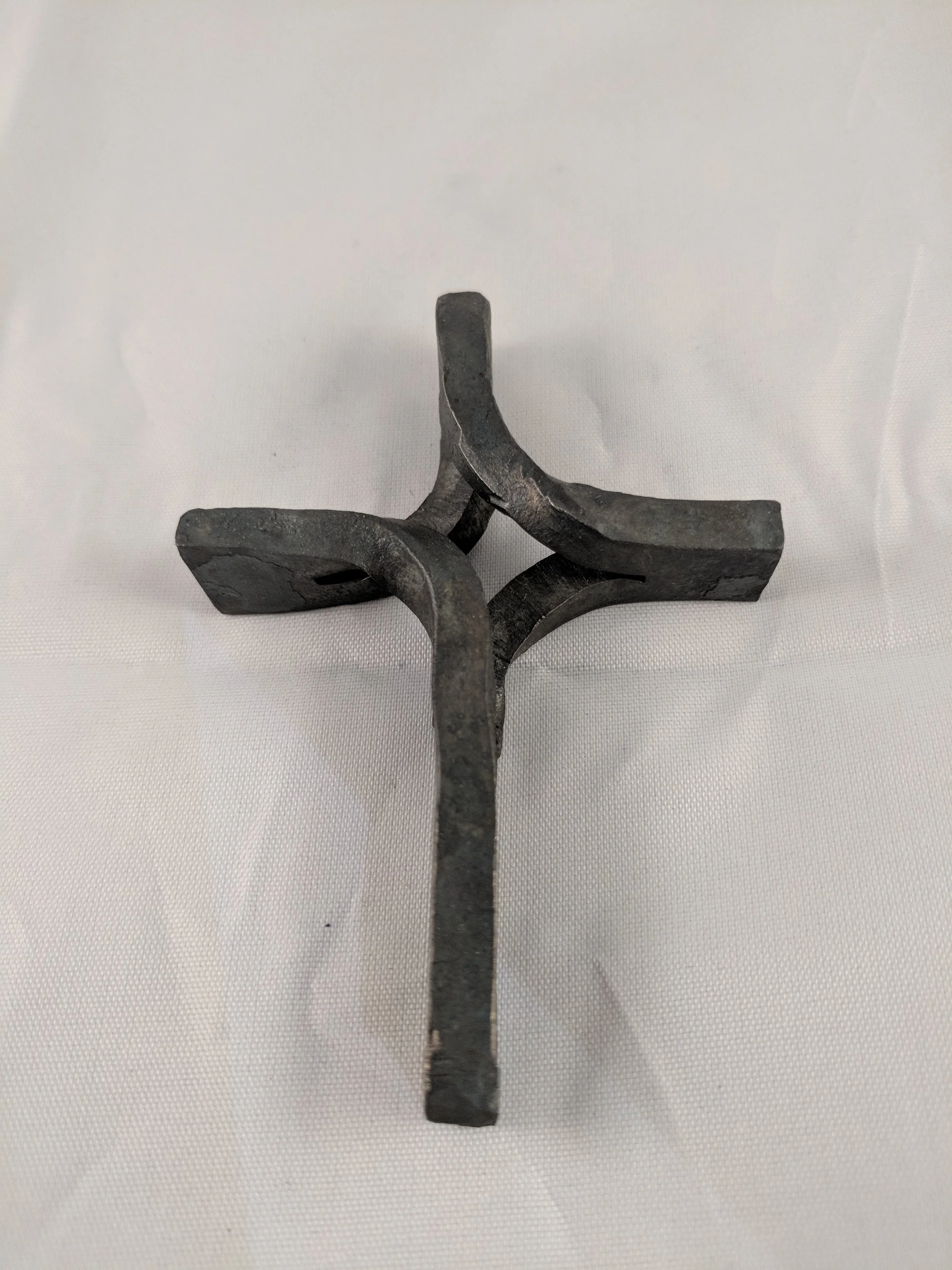 Edge twisted Frederick's Cross, dark oil 