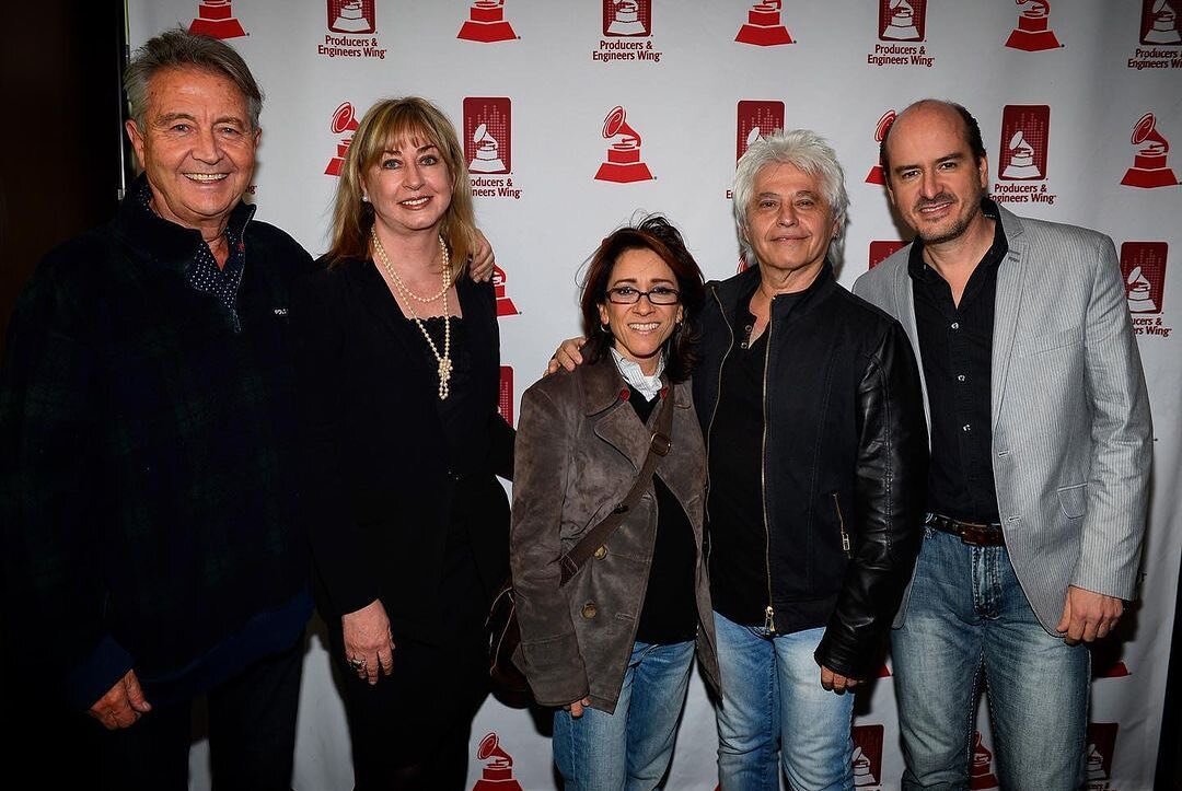 Posted @withregram &bull; @moonmoosic #tbt In great company at the 15th Latin Grammy En La Mezcla! P&amp;E Wing. (2014)

L to R: Manolo D&iacute;az, Maureen Droney, me, Benny Faccone and Rafa Sardina. 

#latingrammy #enlamezcla #cpi #producer #engine