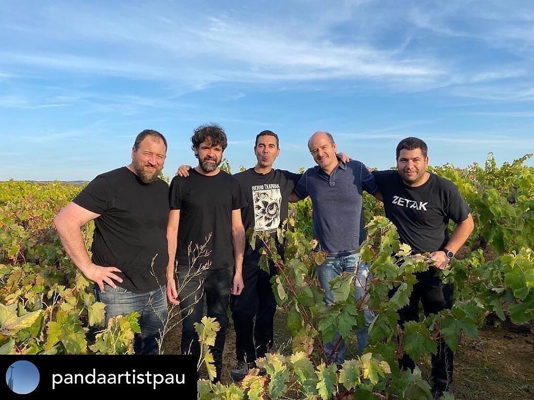 During the 2020 harvest! 🤘 &bull; @oxerarnuak Posted @withregram &bull; @pandaartistpau Hace unos d&iacute;as &hellip;. #laguardia