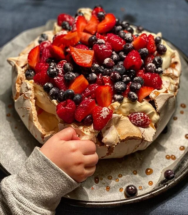 HAPPY CHRISTMAS EVERYONE
.
.
#pavlova #pudding #veryveryfullnow