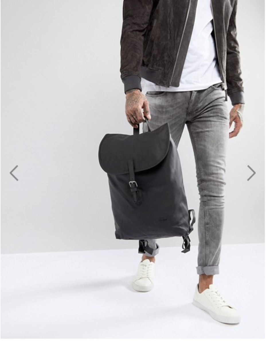 ASOS - ACCESORIES- MODEL