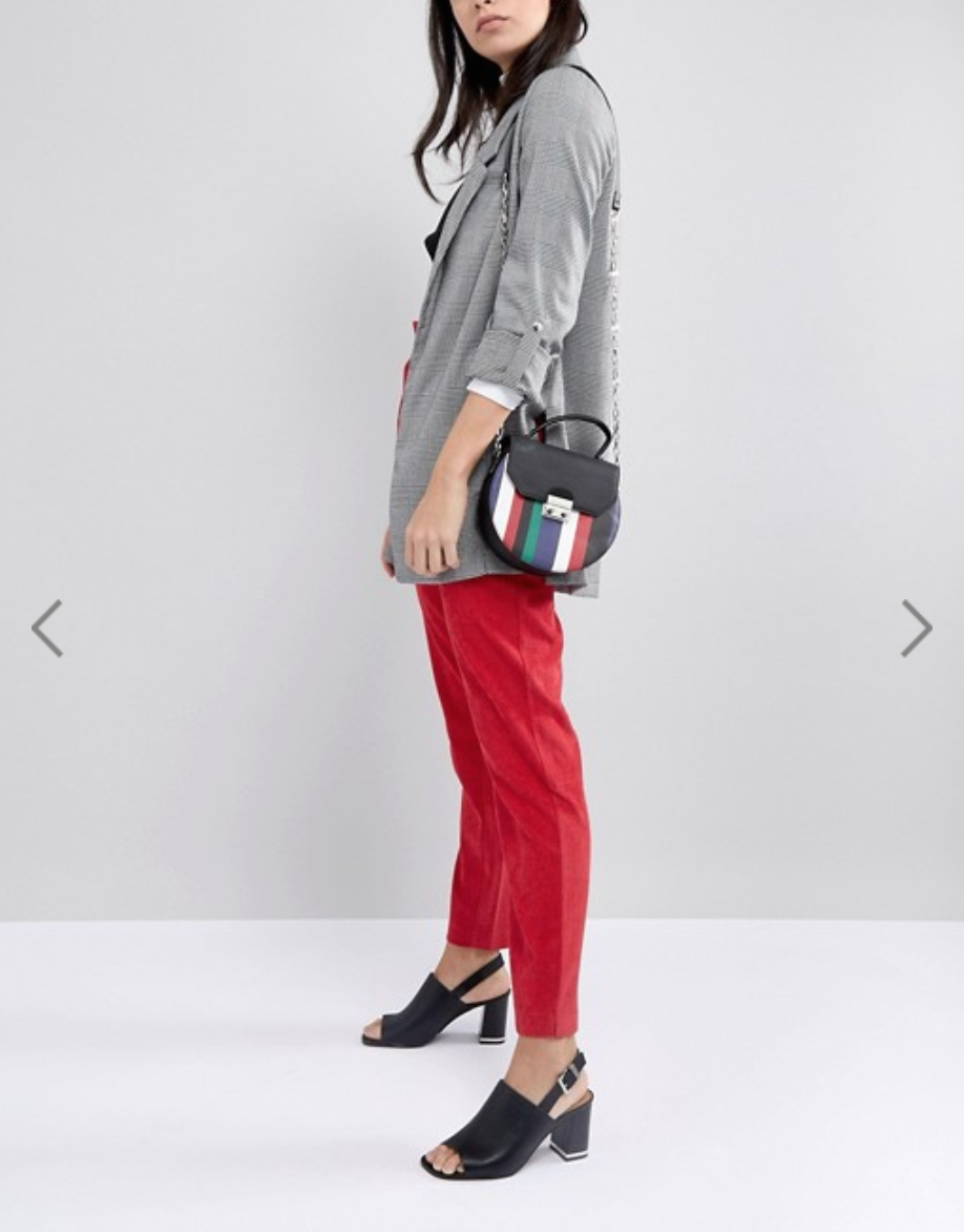 ASOS - WOMENSWEAR MODEL