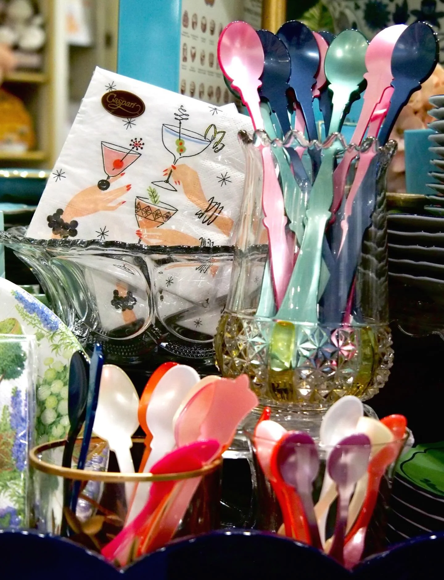 The Elves are working!! Help us say goodbye to Summer as we cheers a fair well. The store is currently closed as we begin to switch seasons 🤍 

#fairwell #cheers #spoons #drinks #napkins #party #partyset #partysetup #adultparty #seasons #seasonschan