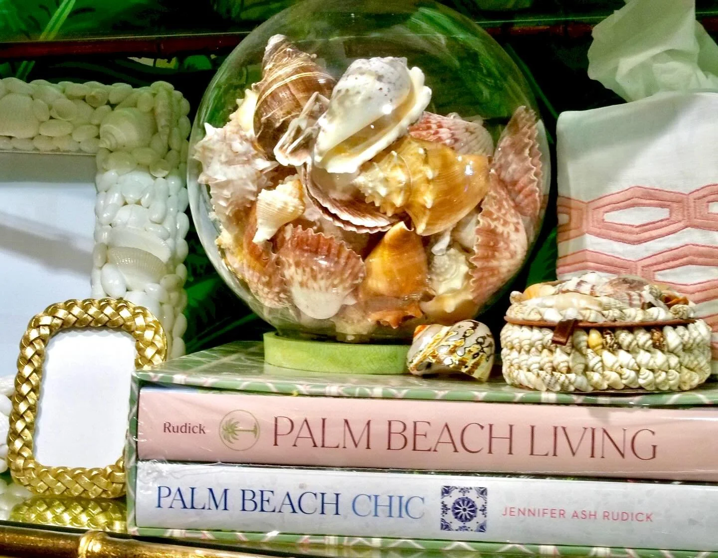 Fall may becoming but the spirit of summer is still here! Liven up your house with coffee table book, shell decor, and frames. 

#shell #summer #fall #endofsummer #coffeetable #books #coffeetablebooks #frames #decor #design #palmbeach #interiors #int