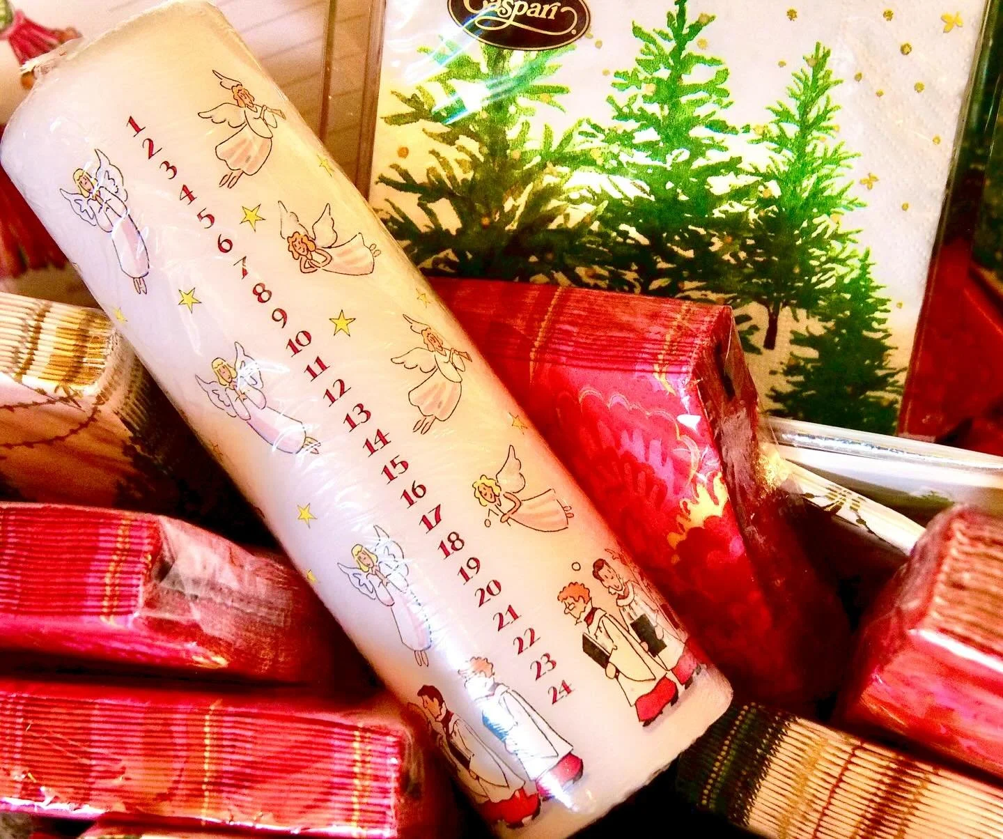 Advent begins tomorrow! We have pillar and thin candles as well as calendars to count down the days to Christmas 🎄 

#advent #christmas #christmasseason #xmas #holiday #holidayseason #candle #calendar #yankeepeddlerhinsdale #hinsdaleil #community #s