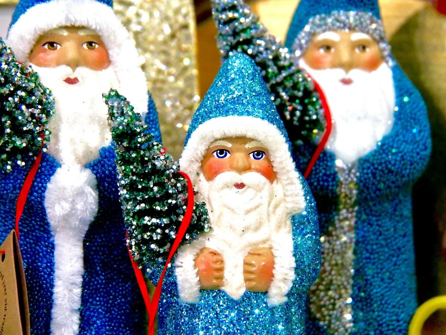 Santa is so excited for Christmas and so are we! 
.
.
.
#santa #german #yankeepeddlerhinsdale #designer #chicagodesign