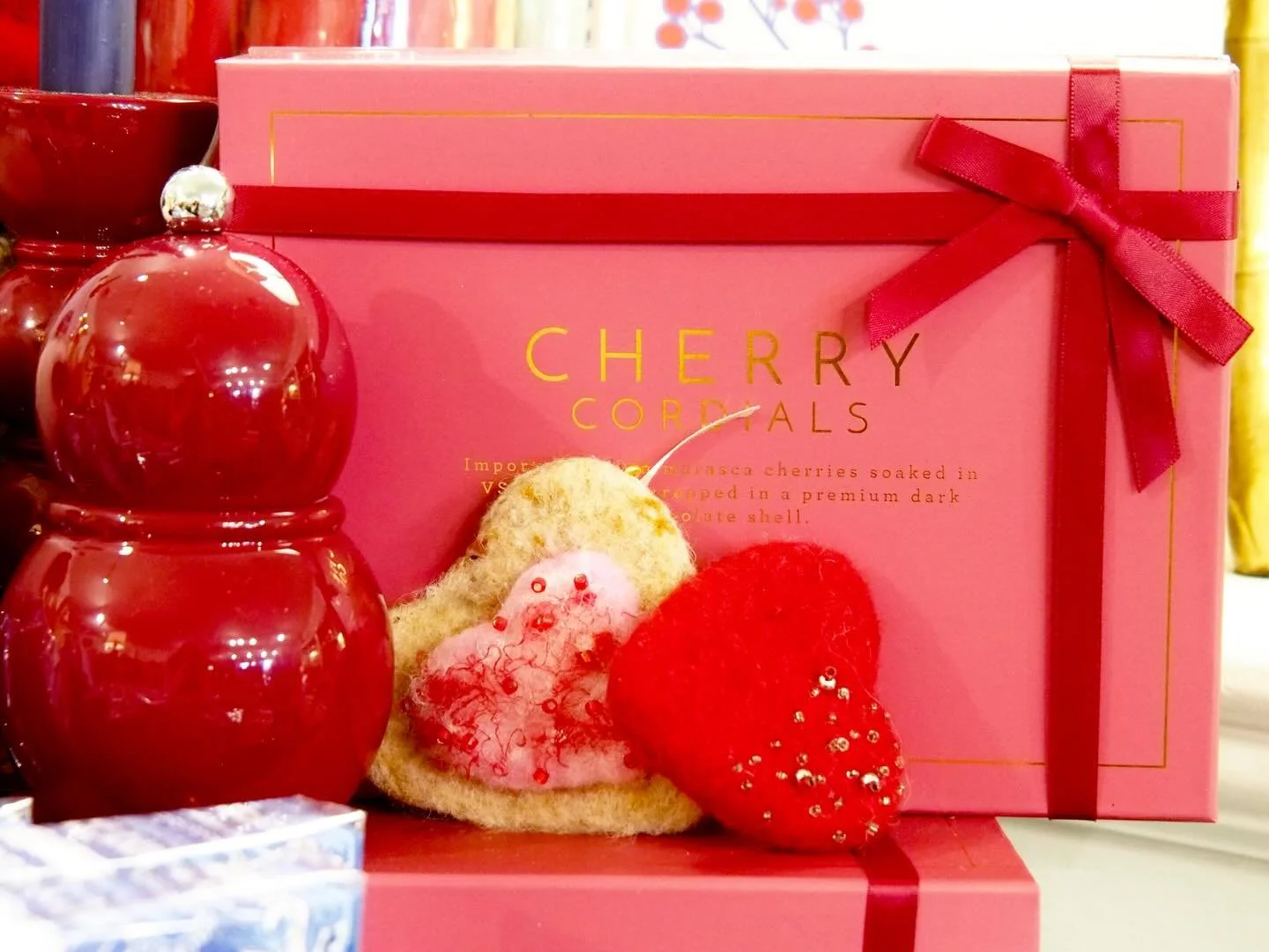 Cherries and chocolate 🍒 could there be any better paring?
.
.
.
#cherries #chocolate #cordials #design #yankeepeddlerhinsdale