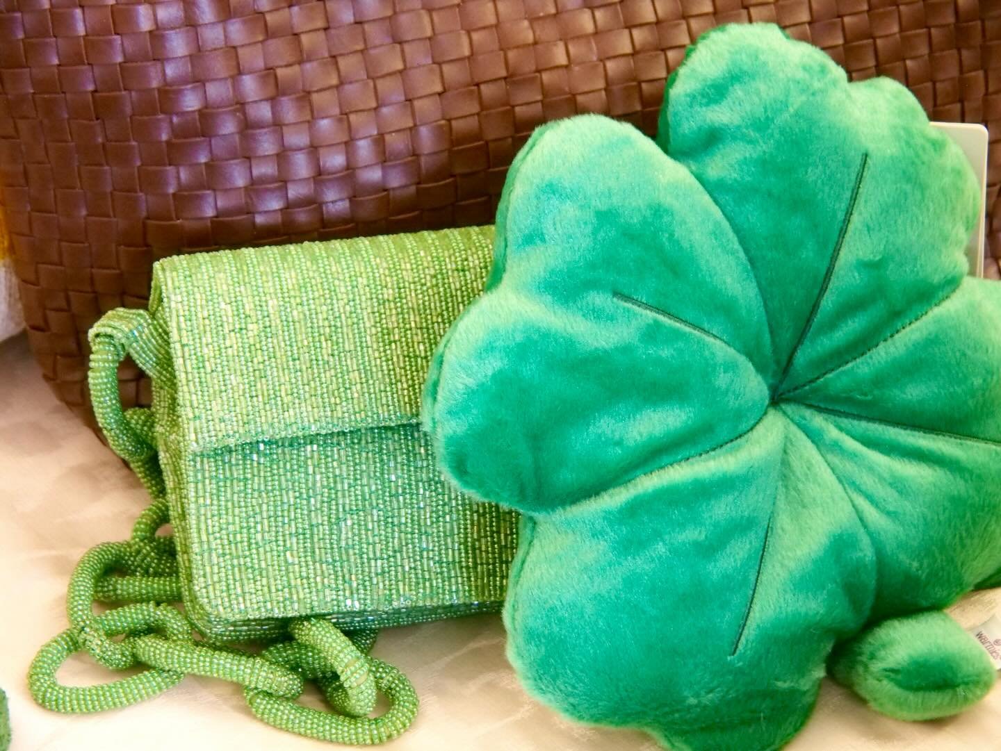 Warmies and purses compose our ideal St. Patrick&rsquo;s Day! ☘️ 
.
.
.
#irish #stpattysday☘️ #☘ #design #interiordesign