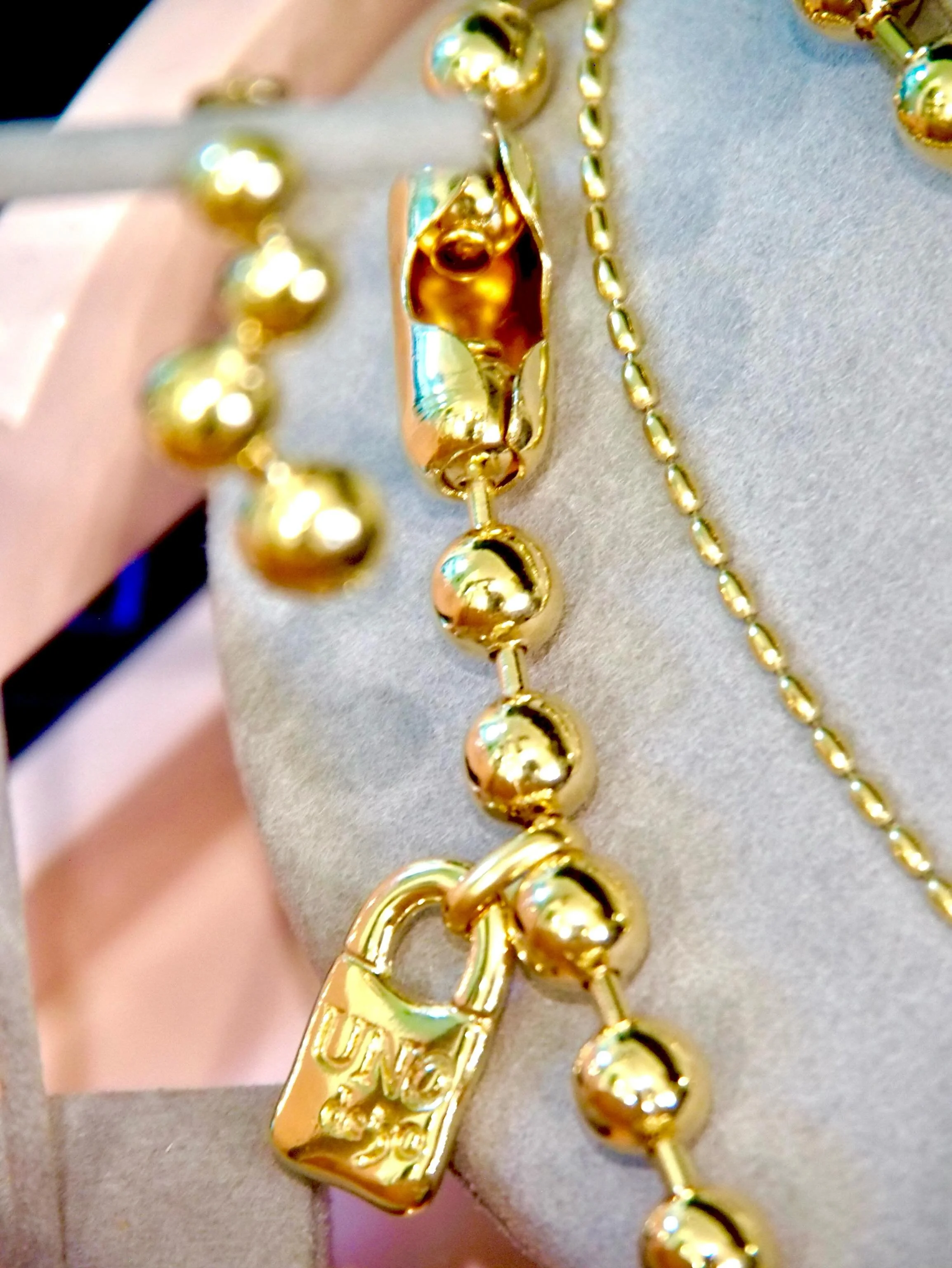 Mother&rsquo;s Day is just around the corner and we have the perfect gifts for each mother out there! 🌻
.
.
.
#mothersday #gifts #necklace #homedecor #hinsdaleil