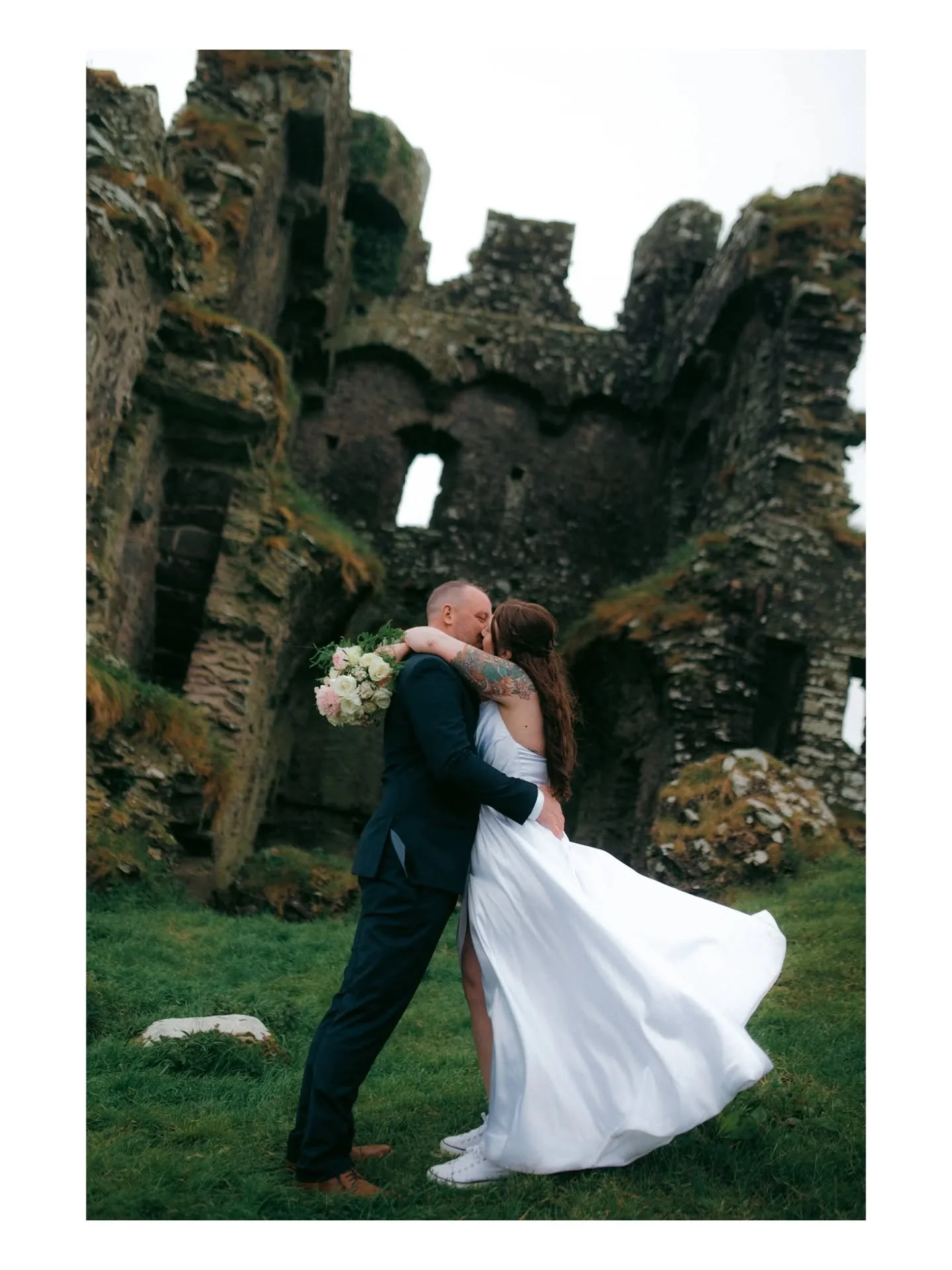 Holly &amp; Jonathan 💚

Planner - @ladybirdeverafter 
Celebrant - @thecelebrantway 
Make-up - @marilynmcsweeneymakeupartist 
Hair - @triciaosullivan_bridal_hair 
Florist - @everyoccasionflorist 
Car - @pristineclassics