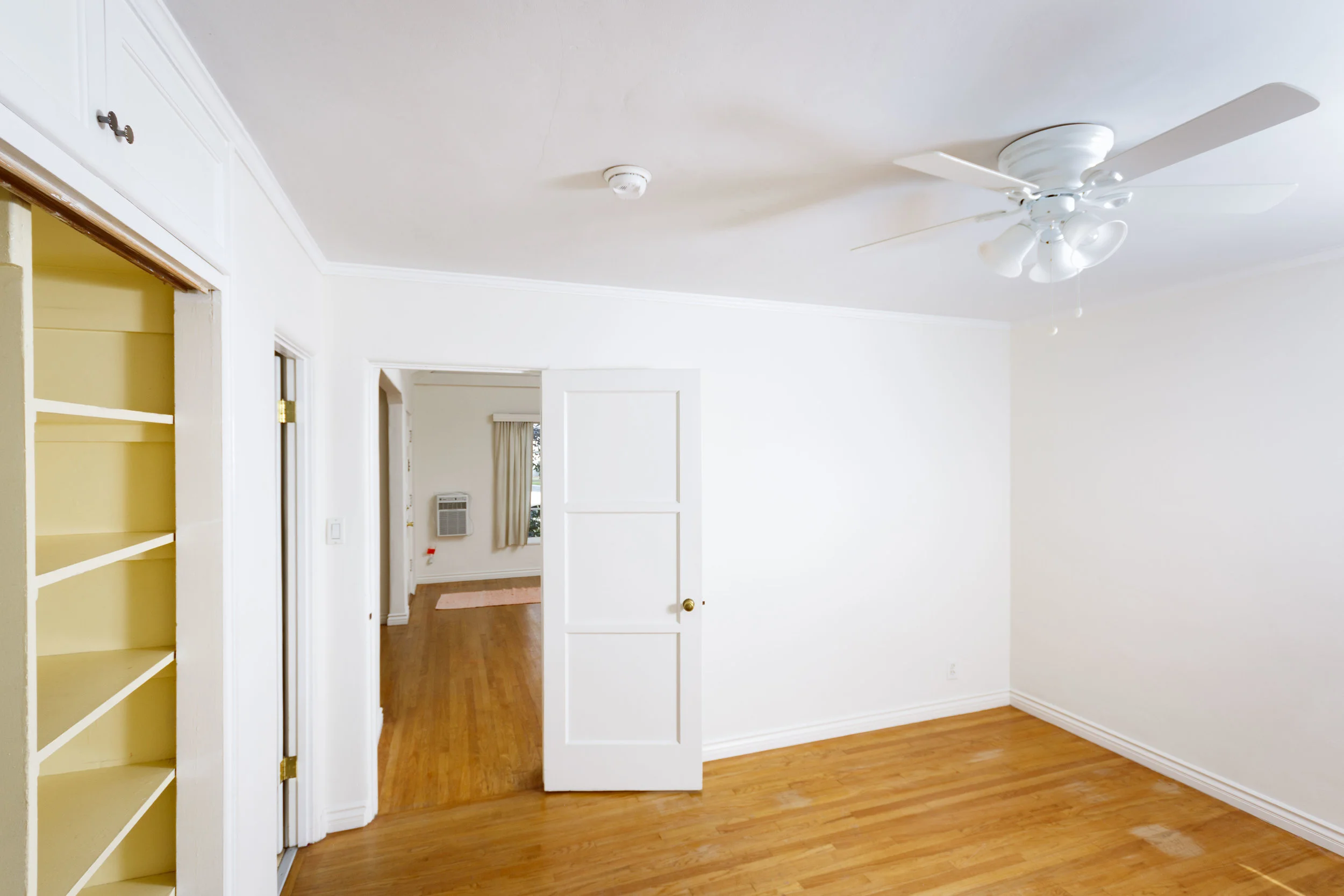 Veselich Avenue 1br 14.jpg