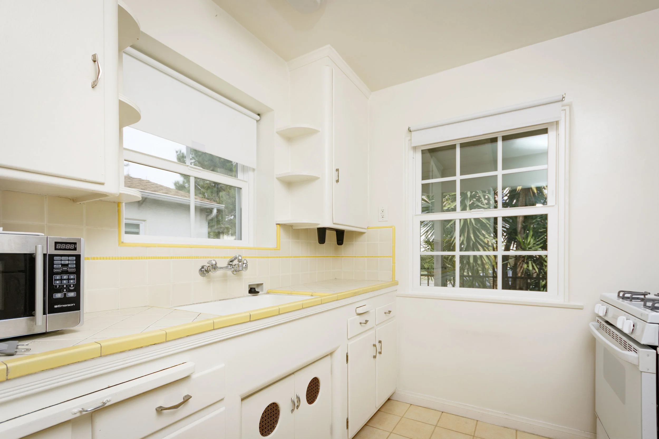 Veselich Avenue 1br 19.jpg