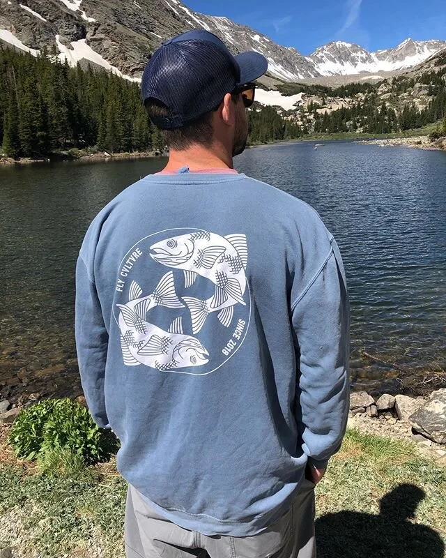 Our vintage blue crew neck keeping you nice and warm during those high alpine expeditions! 🏔