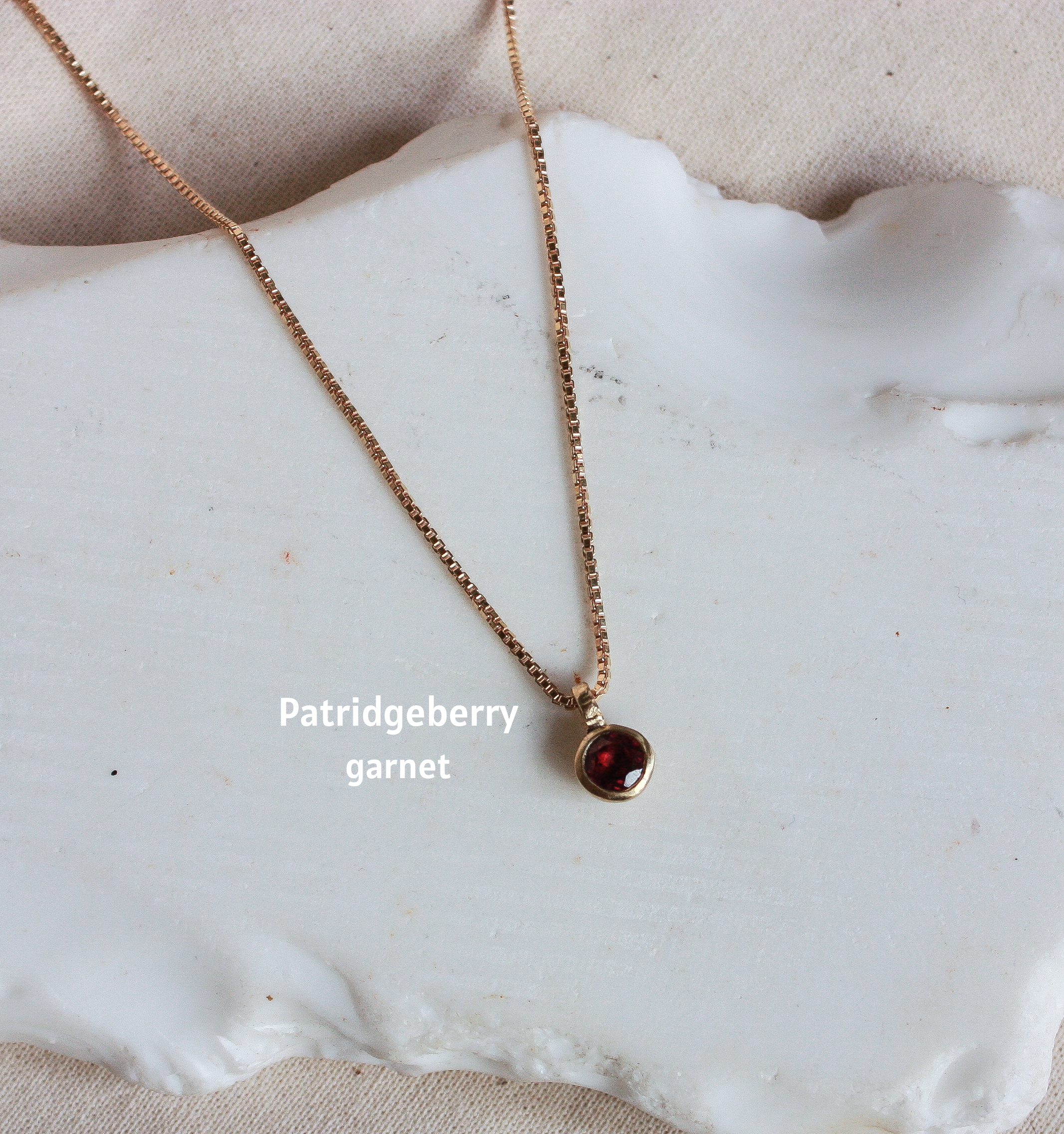 Patridgeberry garnet.png