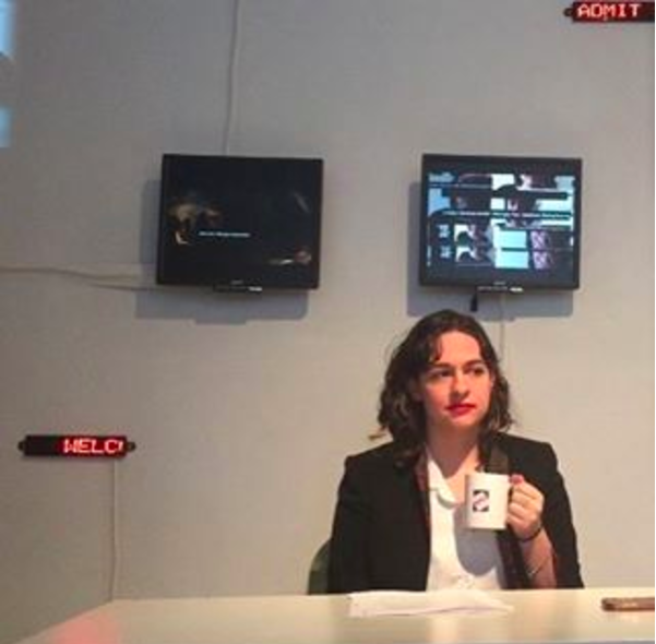 Scroll, live news broadcast in installation, winter 2017