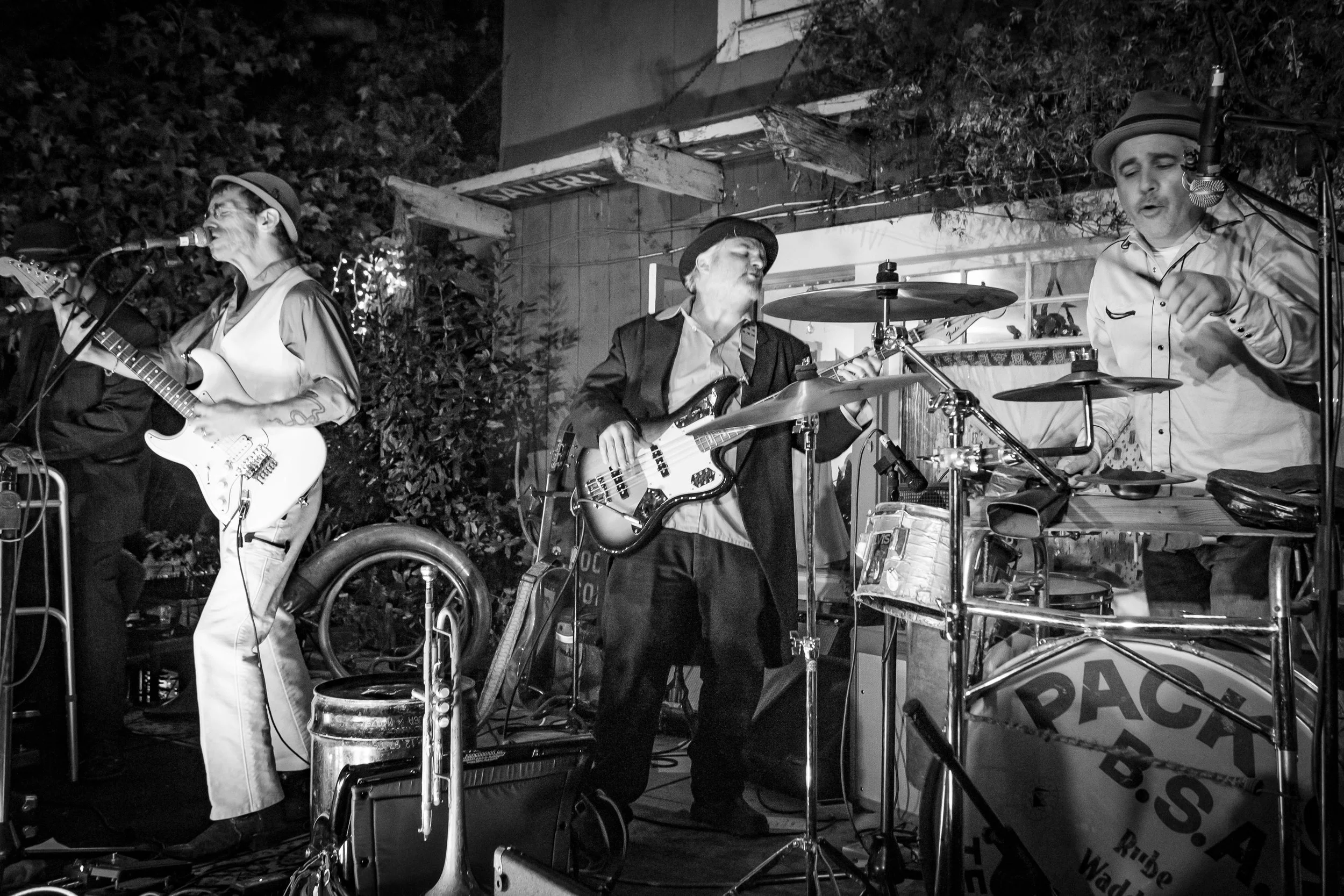 Shadetree-open-studio-party-201.jpg
