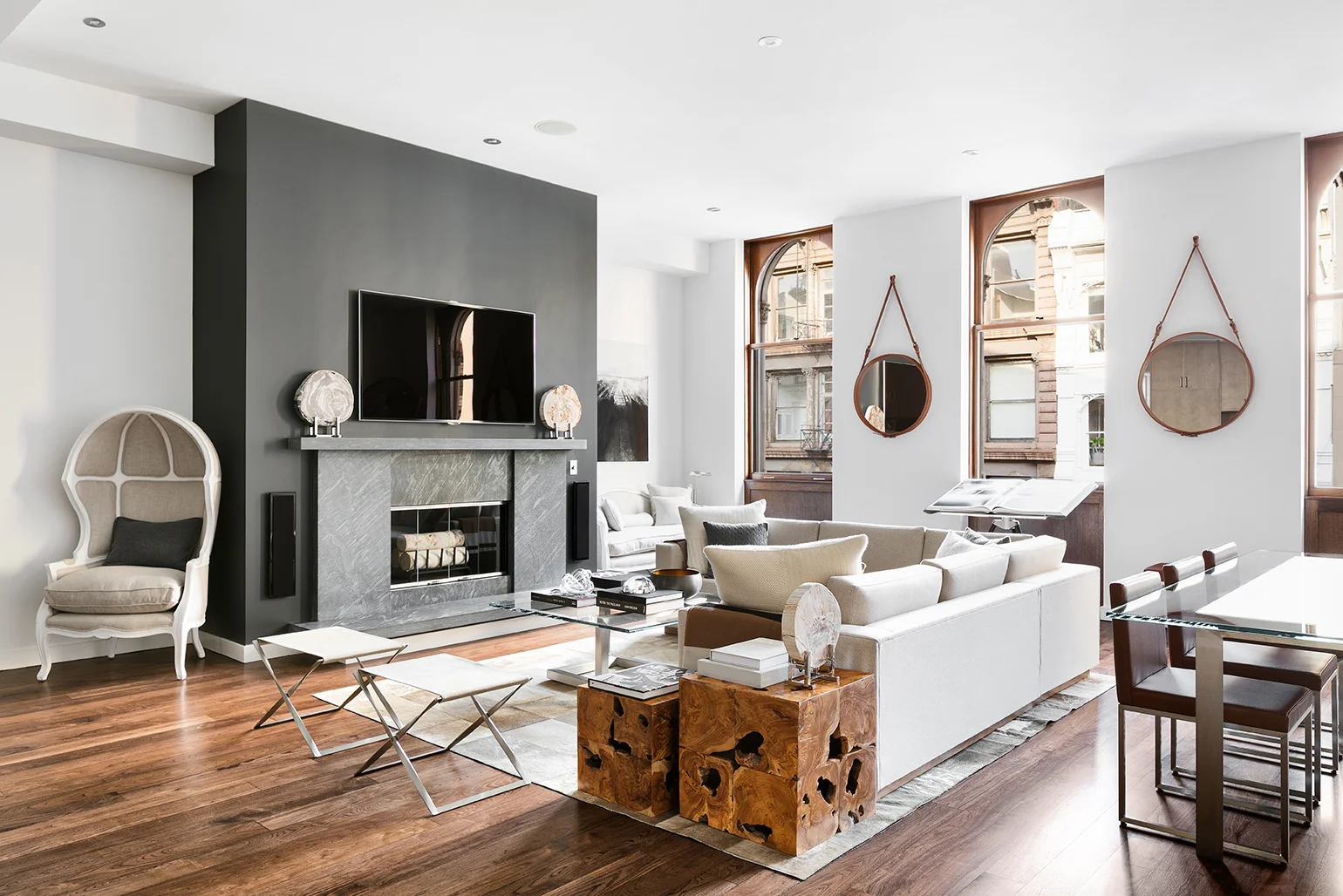 Rosner Residence, Mercer Street Shown: Madison Sectional, Empire Table, Suffolk Chair