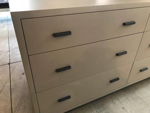 Arte Dresser - 9 drawers - lacquer detail.jpg