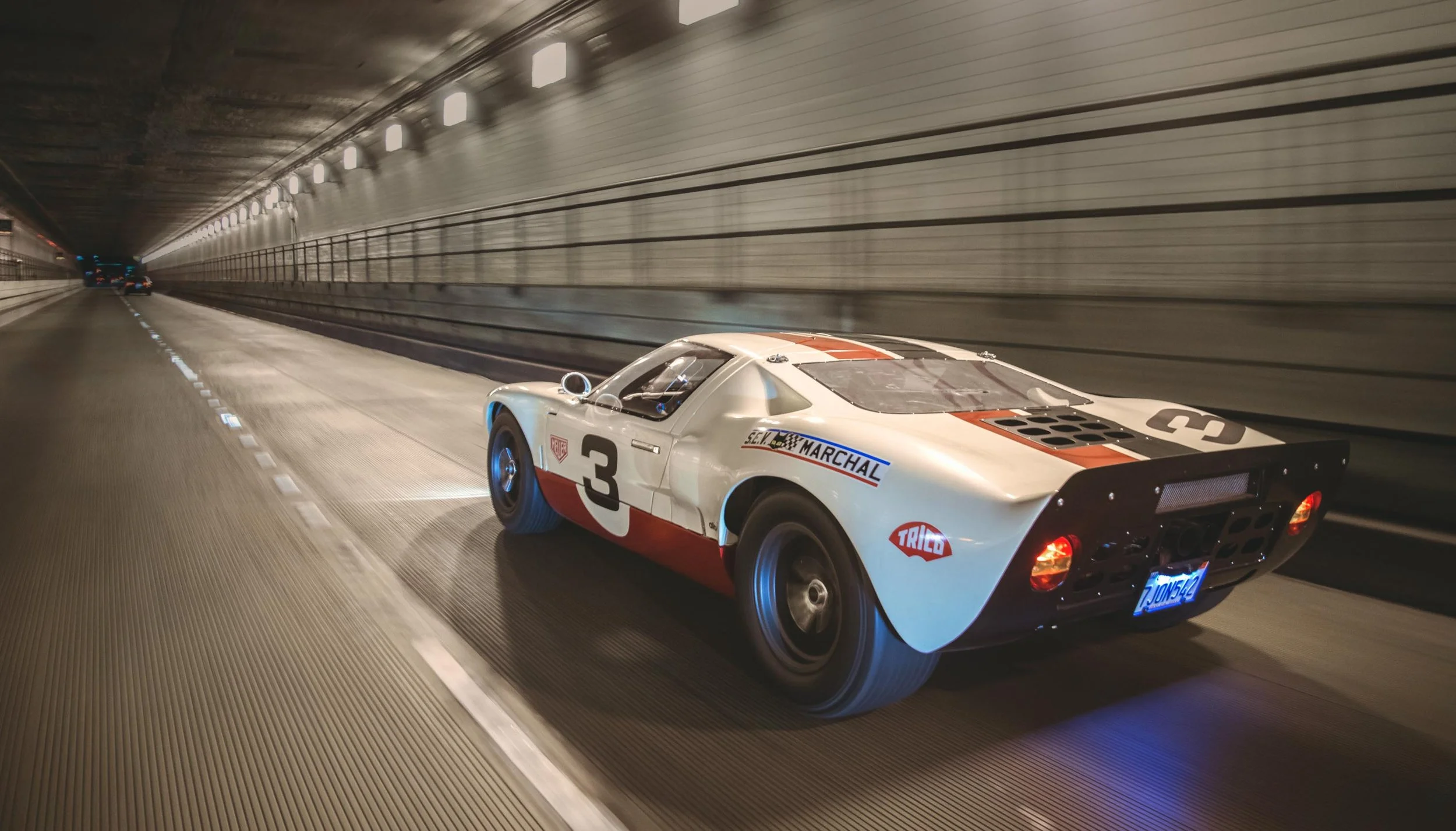 this-ford-gt40-replica-was-born-to-tear-it-up-tastefully-1476934551219.jpg
