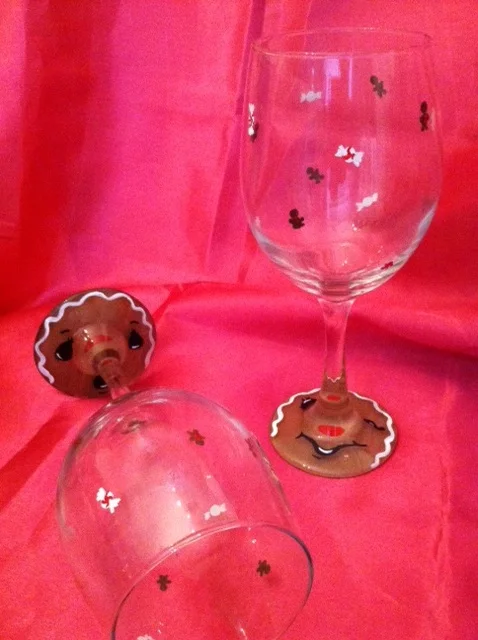 Gingerbread men wineglasses