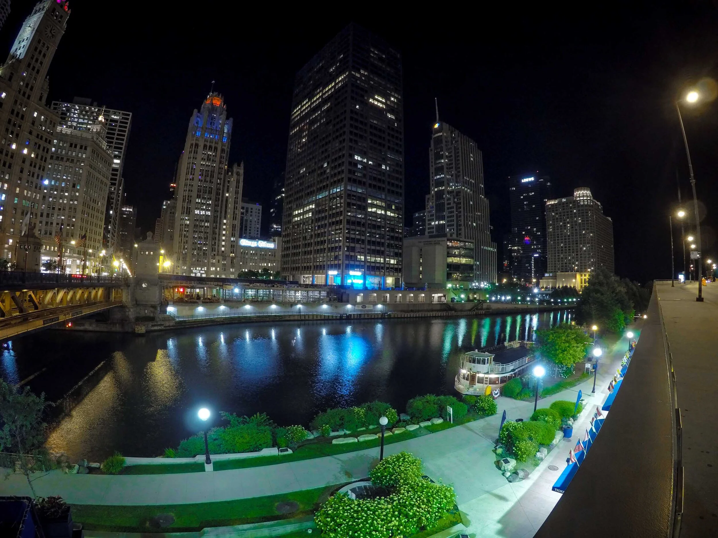 Long Exposure Urban Photograph of The City of Chicago at night by Chicago Photographer Rashad Anabtawi