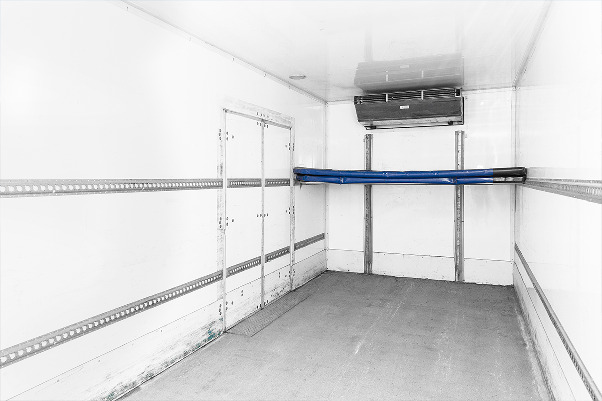Hino-14Pallet-rental-truck-box-interior3.png