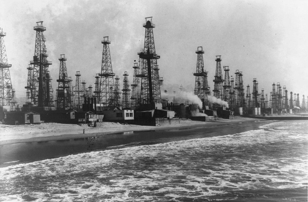 oil fields LA.jpg