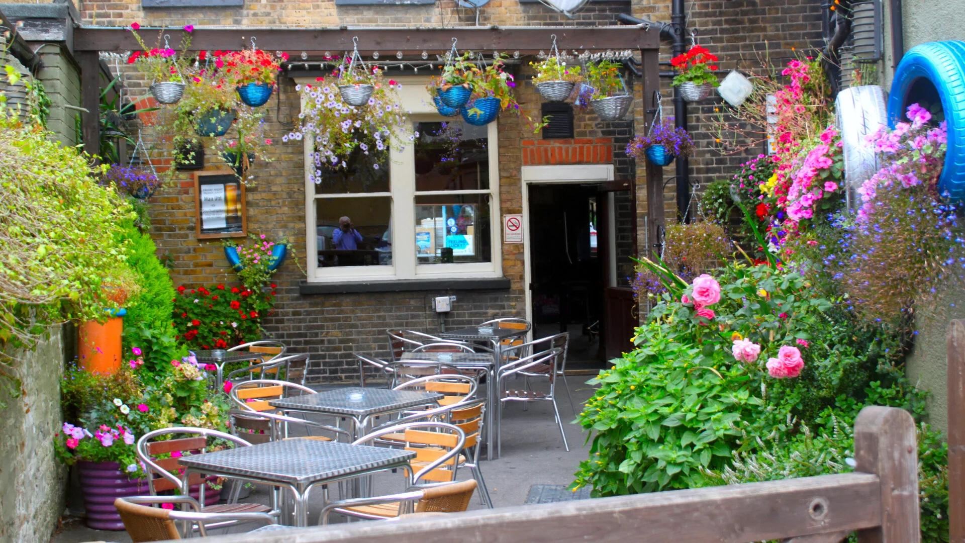 The Essex Arms, Warley Hill, Brentwood, Essex, CM14 5HA 01277201164