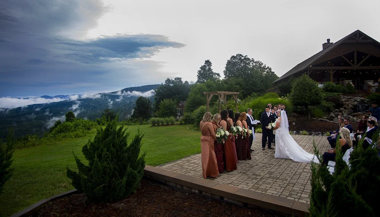 skyretreat-mountain-view-wedding-portrait.webp