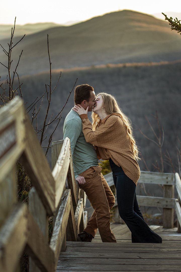 mountain-kiss-engagement-session.jpg