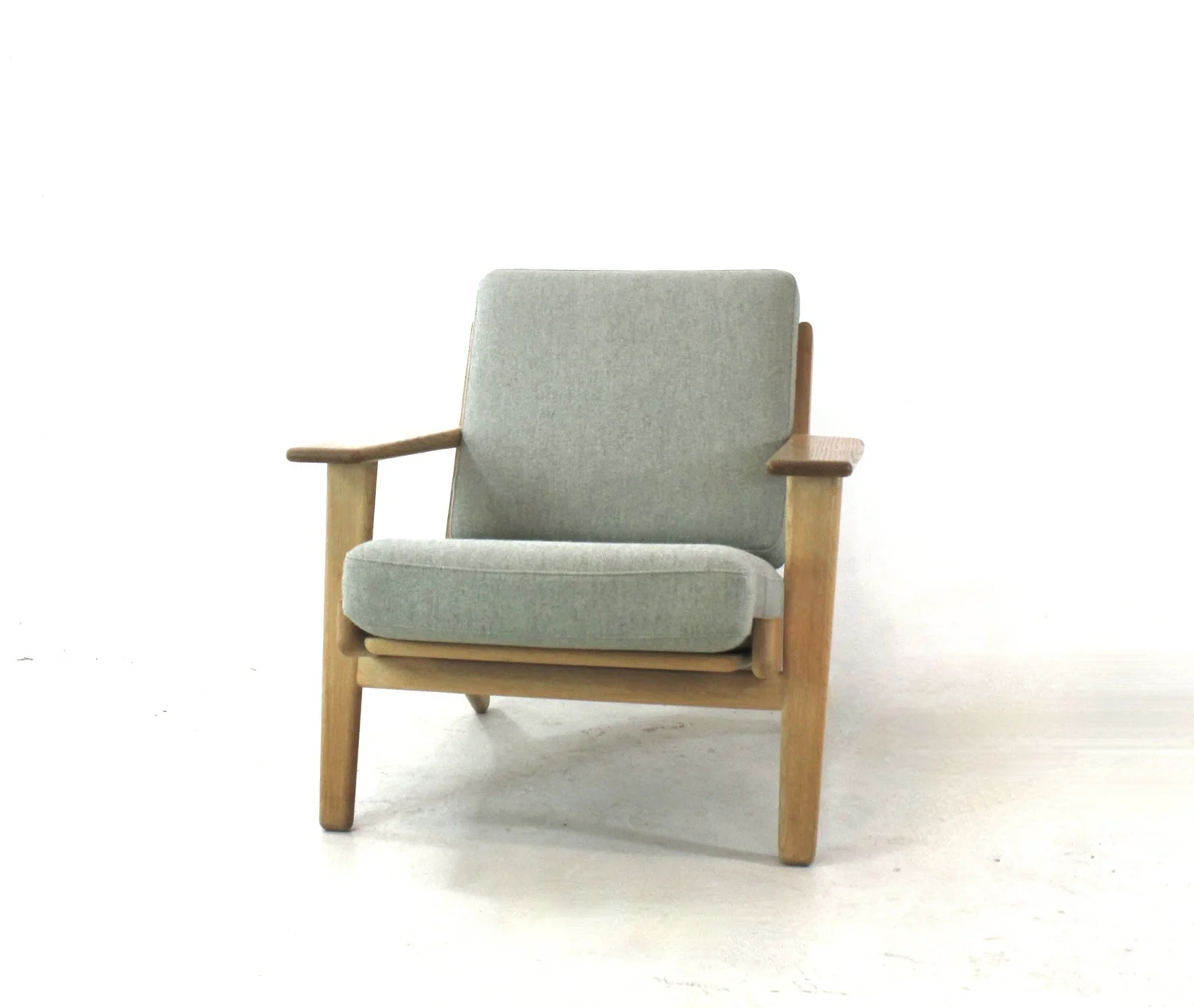 【GE290】GETAMA社　Hans J Wegner 3 GE-290 armchairs by Hans J. Wegner for Getama, 1950s | intOndo