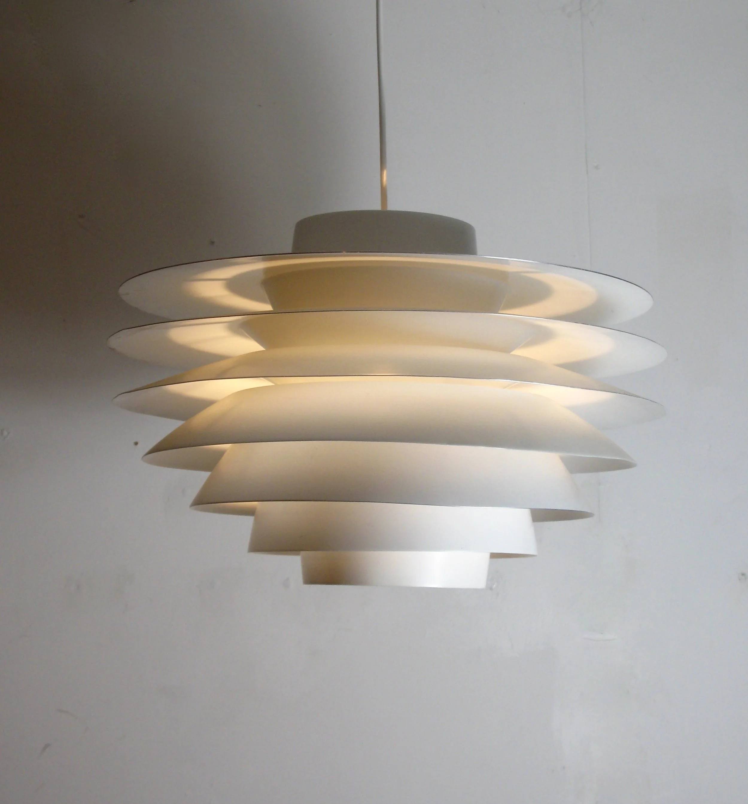 Svend Middlebrow white Verona pendant