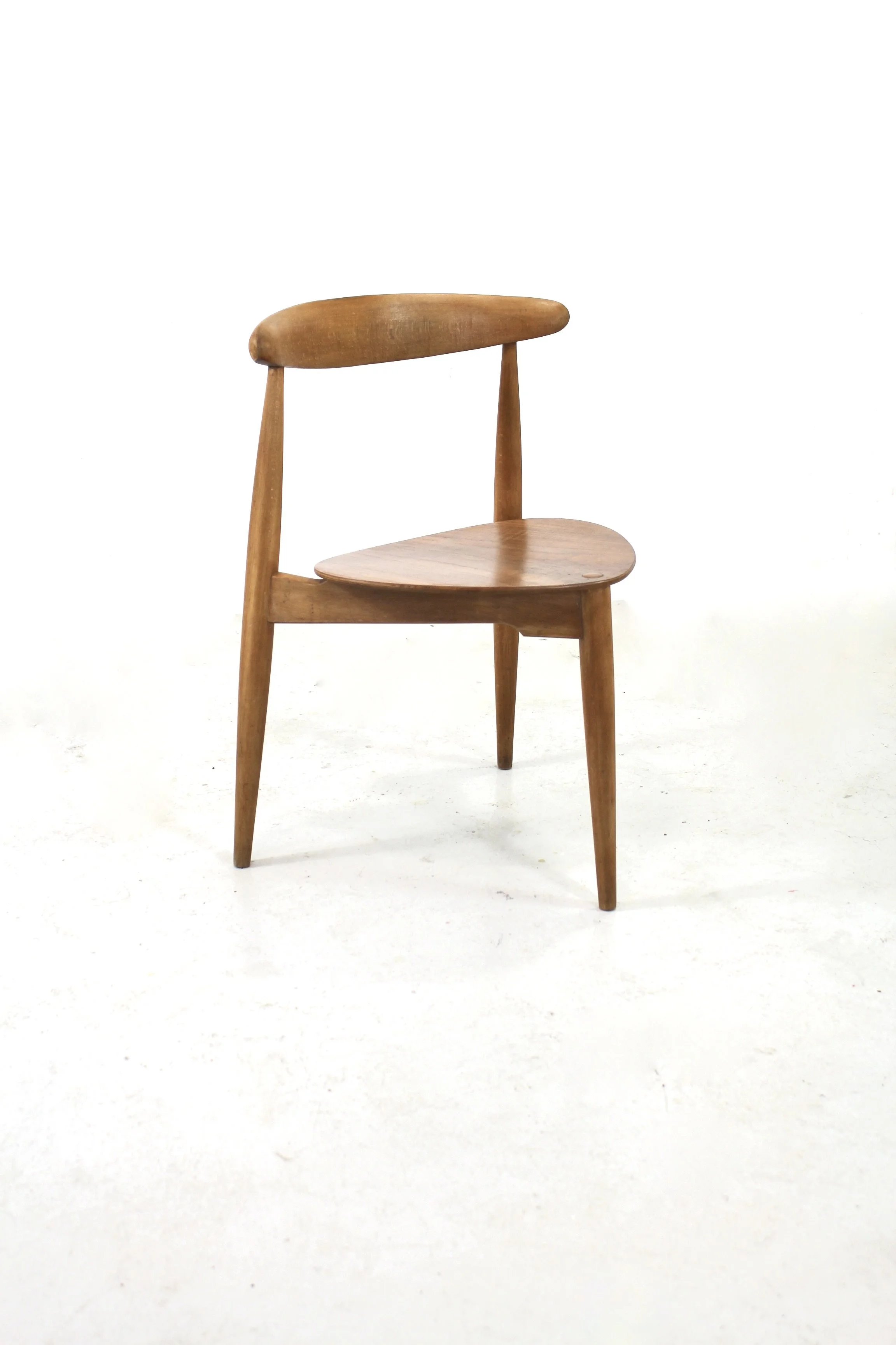 Hans wegner three leg chair
