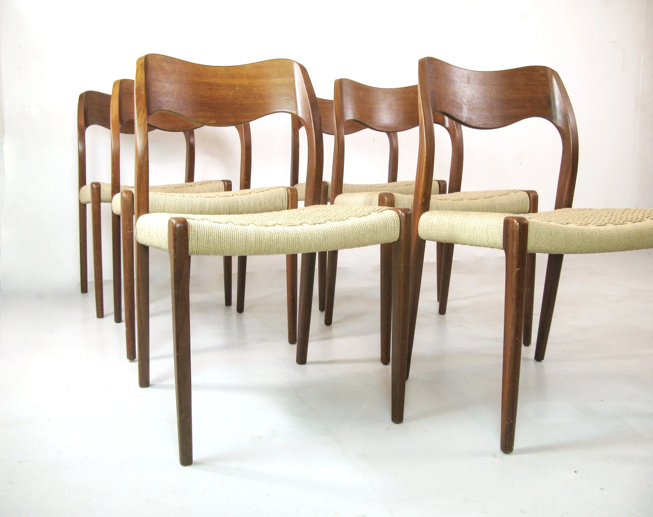 Moller model 71 teak chair