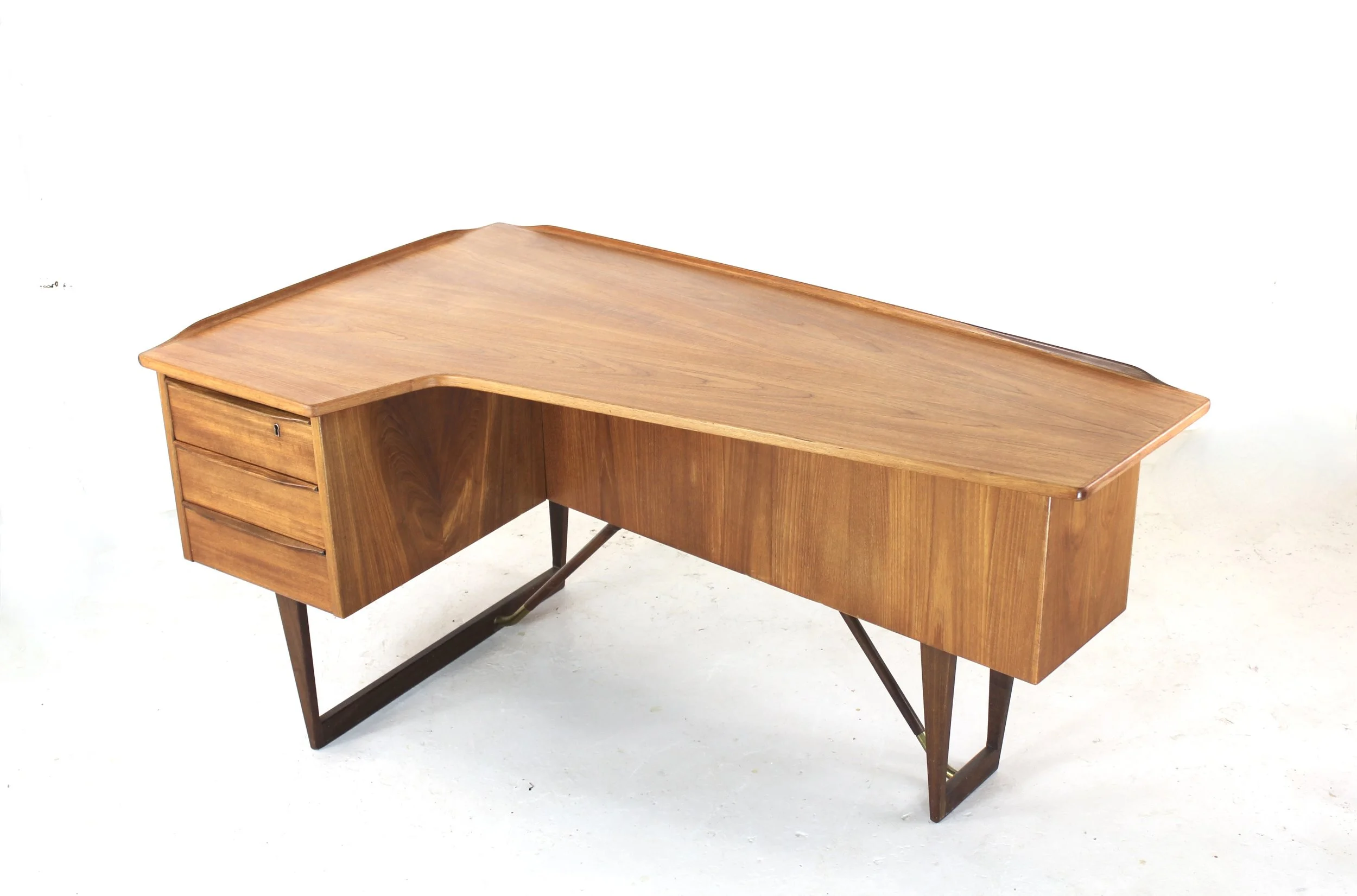 Peter Lovig Nielsen  desk