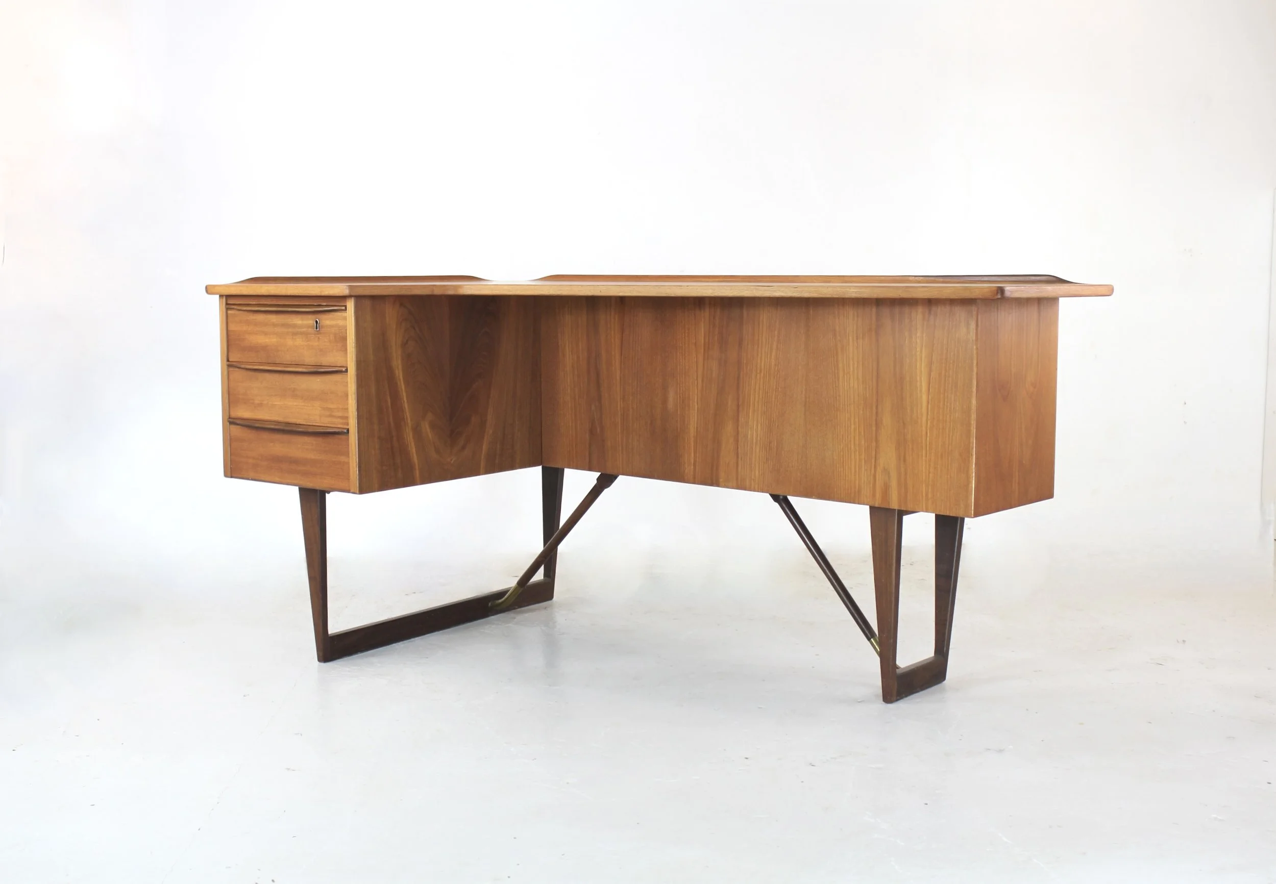 Peter Lovig Nielsen boomerang desk