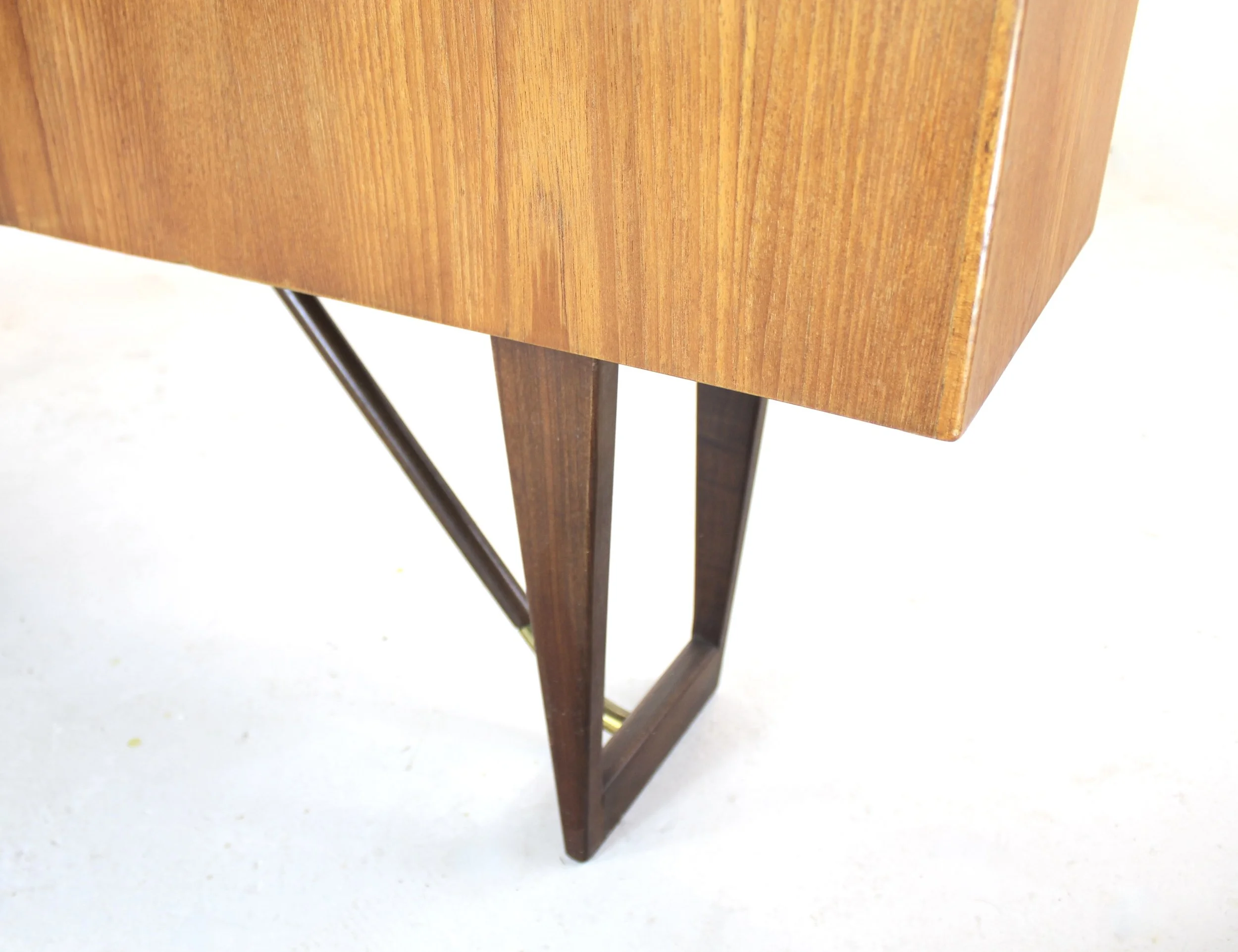 boomerang desk