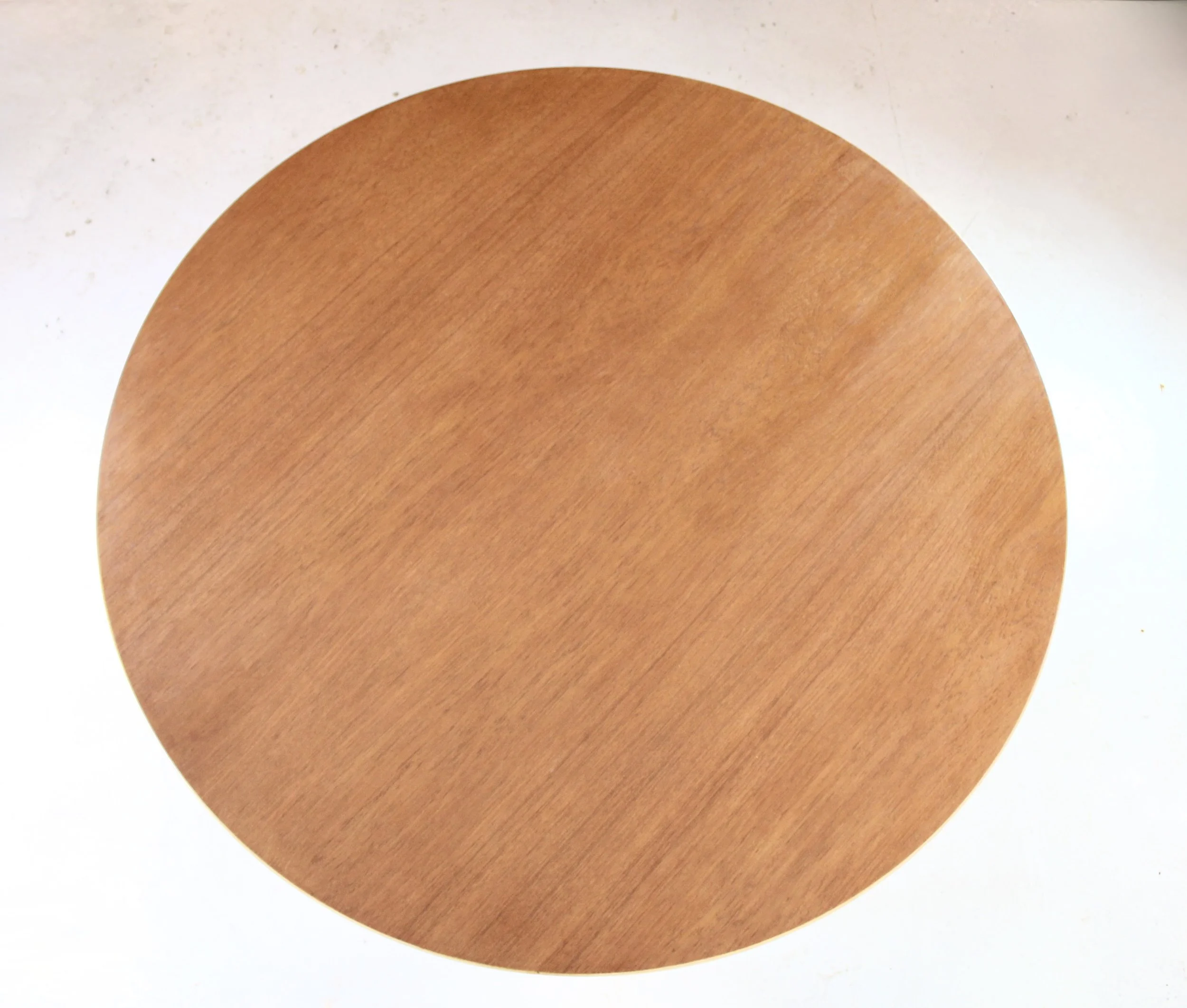 Hans wegner round table