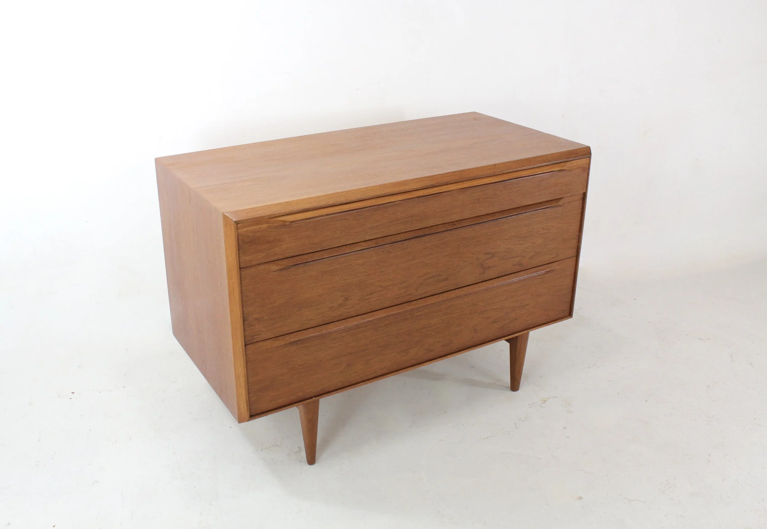 IB Kofod Larsen there drawer chest