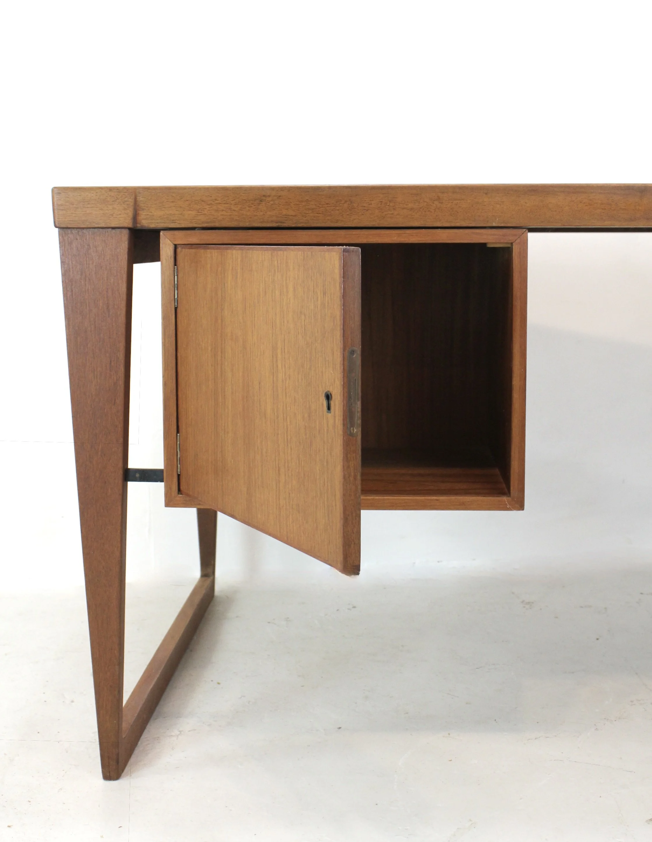 model  70 Kai Kristiansen partners desk