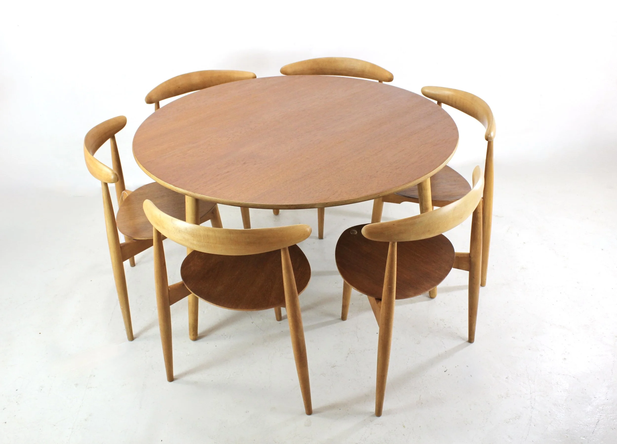 Hans Wegner table
